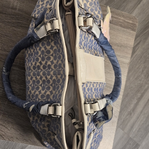 Coach Purse Signature pattern and denim color - Picture 10 of 14